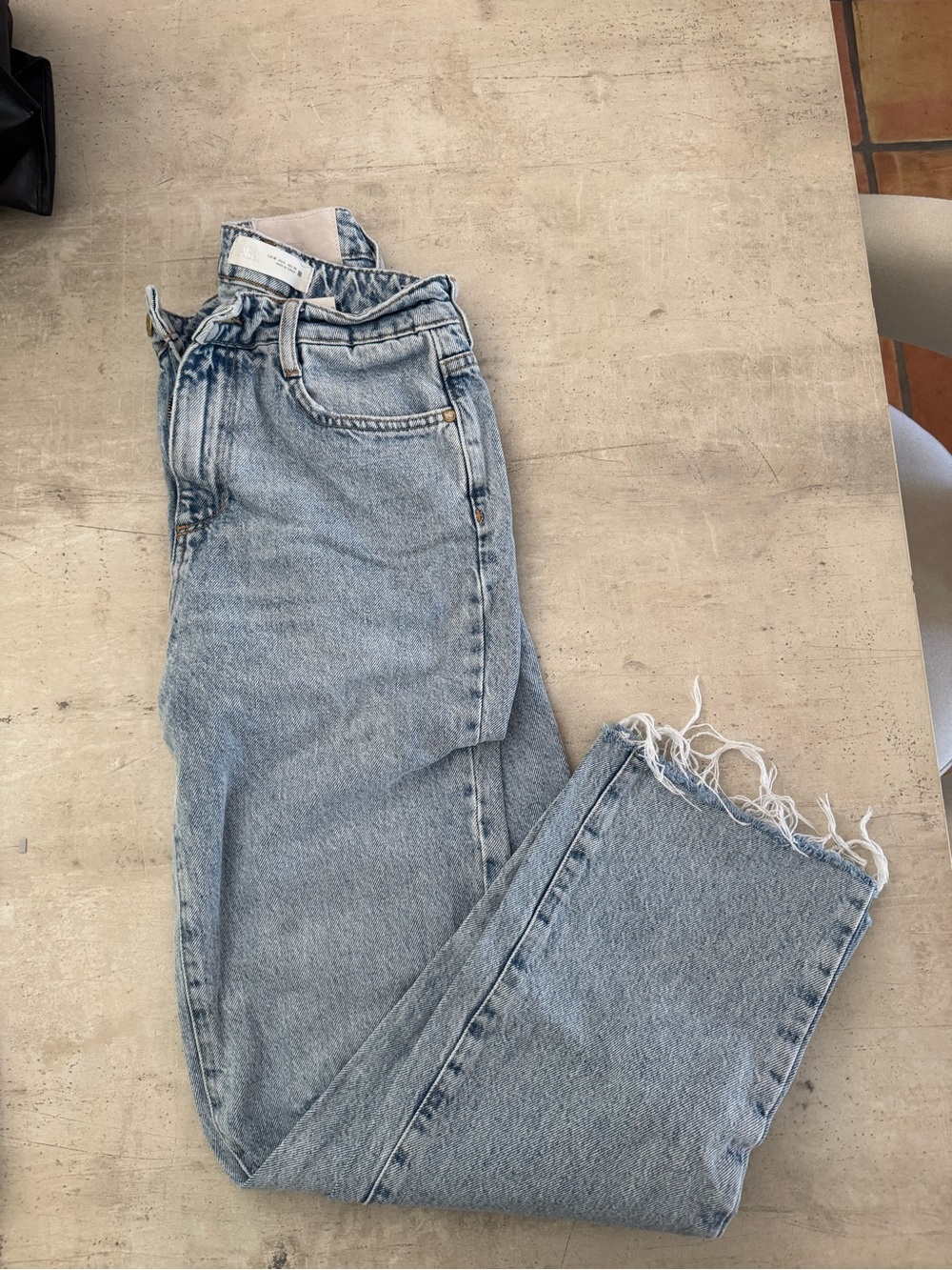 Zara Light Blue Straight-Leg Jeans with Frayed Hem and butt rip